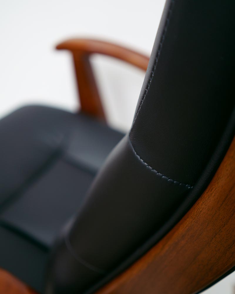 Кресло для руководителя A028